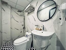 Lion 8 Hotel