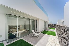 Casangular by Upper