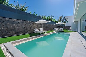 Casangular by Upper