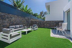 Casangular by Upper