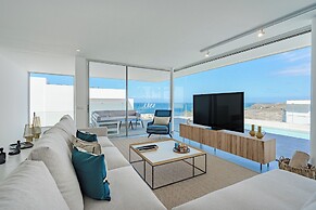 Casangular by Upper