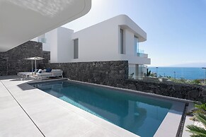 Casangular by Upper