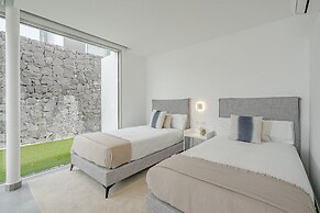 Casangular by Upper