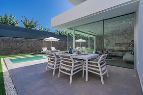 Casangular by Upper