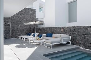 Casangular by Upper