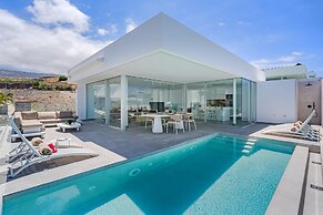 Casangular by Upper