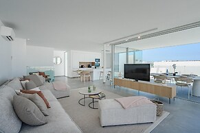 Casangular by Upper