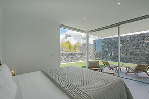 Casangular by Upper