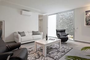 Casangular by Upper