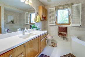 Private Yard w/ Patio: Family Getaway in Macomb