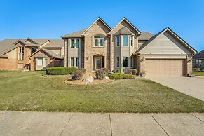 Private Yard w/ Patio: Family Getaway in Macomb