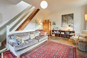 Host Stay The Artist s House