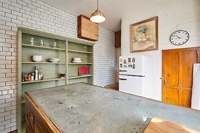 Host Stay The Artist s House