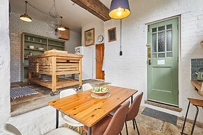 Host Stay The Artist s House