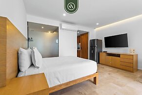Brand New Oceanview Studio - Pools - Beach - Gym