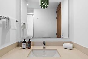 Brand New Oceanview Studio - Pools - Beach - Gym