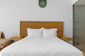 Brand New Oceanview Studio - Pools - Beach - Gym