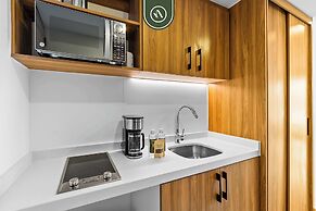 Brand New Oceanview Studio - Pools - Beach - Gym