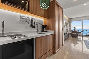 Luxury Studio With Oceanview - Beach - Pool - GYM
