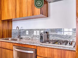 Great Design 1BR Condo - Rooftop Pool