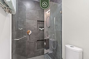 Boho 2 BR Condo - Dowtown - Rooftop Pool - Jacuzzi