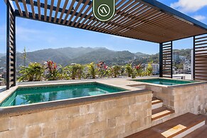 Boho 2 BR Condo - Dowtown - Rooftop Pool - Jacuzzi