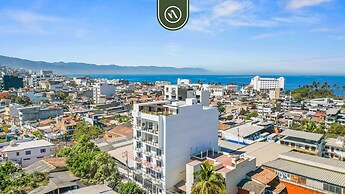 Boho 2 BR Condo - Dowtown - Rooftop Pool - Jacuzzi