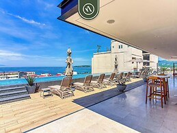 Centric 2BR Condo- Balcony - Rooftop Pool