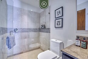 Centric 2BR Condo- Balcony - Rooftop Pool