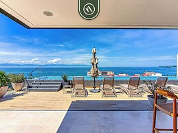 Centric 2BR Condo- Balcony - Rooftop Pool