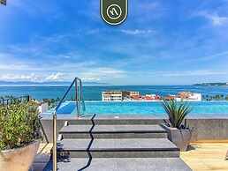 Centric 2BR Condo- Balcony - Rooftop Pool