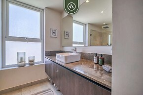 Centric 2BR Condo- Balcony - Rooftop Pool