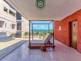Centric 2BR Condo- Balcony - Rooftop Pool