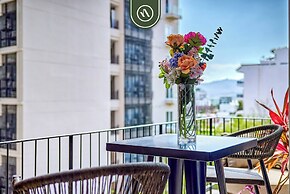Centric 2BR Condo- Balcony - Rooftop Pool