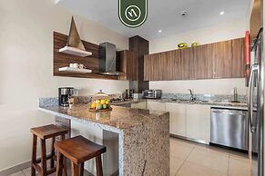 1BR Condo With Rooftop Pool - Romantic Zone