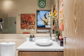 1BR Condo With Rooftop Pool - Romantic Zone