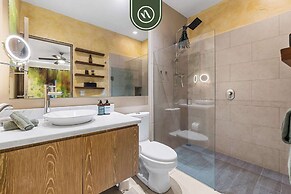 1BR Condo With Rooftop Pool - Romantic Zone