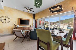 1BR Condo With Rooftop Pool - Romantic Zone