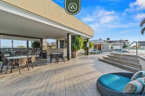 1BR Condo With Rooftop Pool - Romantic Zone