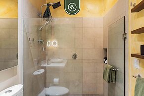 1BR Condo With Rooftop Pool - Romantic Zone