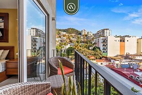 1BR Condo With Rooftop Pool - Romantic Zone