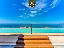 New 1 BR Condo With Amazing Rooftop Pool - Jacuzzi