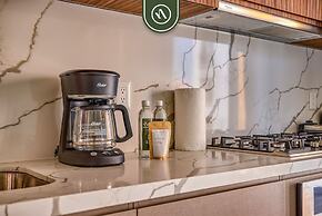 New 1 BR Condo With Amazing Rooftop Pool - Jacuzzi