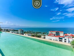 New 1 BR Condo With Amazing Rooftop Pool - Jacuzzi