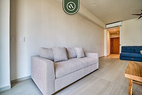New 1 BR Condo With Amazing Rooftop Pool - Jacuzzi
