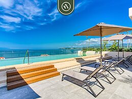 New 1 BR Condo With Amazing Rooftop Pool - Jacuzzi