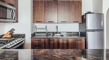Ocean View 1Br Condo-balcony-beach-pool - 502