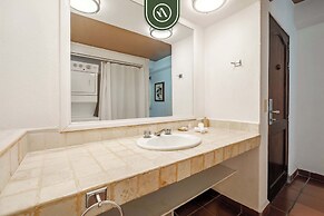 Amazing 1 BR Condo - Partial Oceanview - Pool