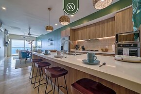 Beachfront Tropical 2 BR Condo - Pools - Gym