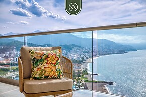 Beachfront Tropical 2 BR Condo - Pools - Gym